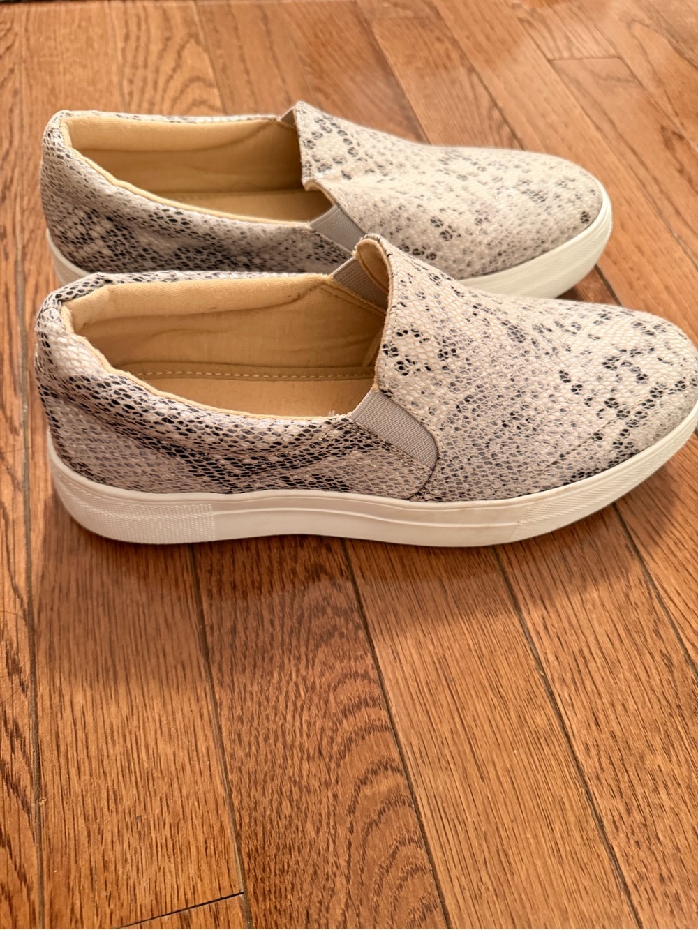 Slip-On Casual Sneakers in Light Gray Snake Print